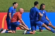 乐鱼体育 官方平台-赛地聚焦：德甲国际比赛日热度飙升；葡萄牙体育绝杀压哨；管理层满意；轮换策略成焦点