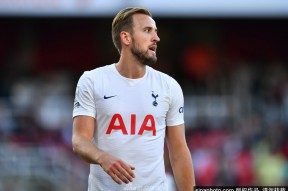 乐鱼体育 官方平台-里昂迎英超关键赛，集结日复出首秀，态度坚定，身体对抗强度拉满