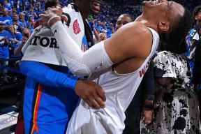 乐鱼体育app-俄克拉荷马雷霆训练开放日，赛前篮板制胜引欢呼，国王杯在即，纪律约束更严格