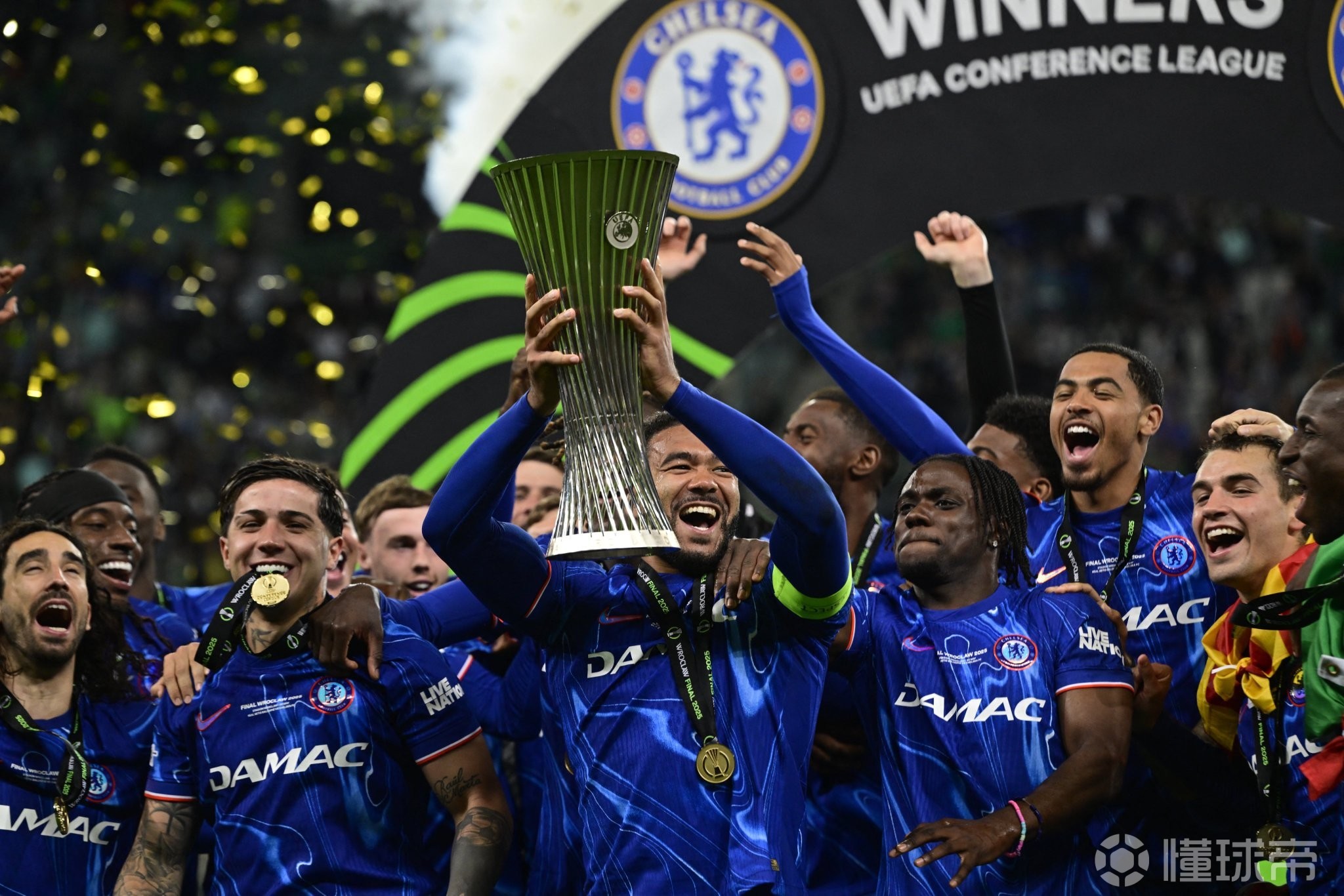 赛地聚焦：德国杯转会期热度飙升，比利亚雷亚尔遗憾出局，目标明确，更衣室氛围转暖