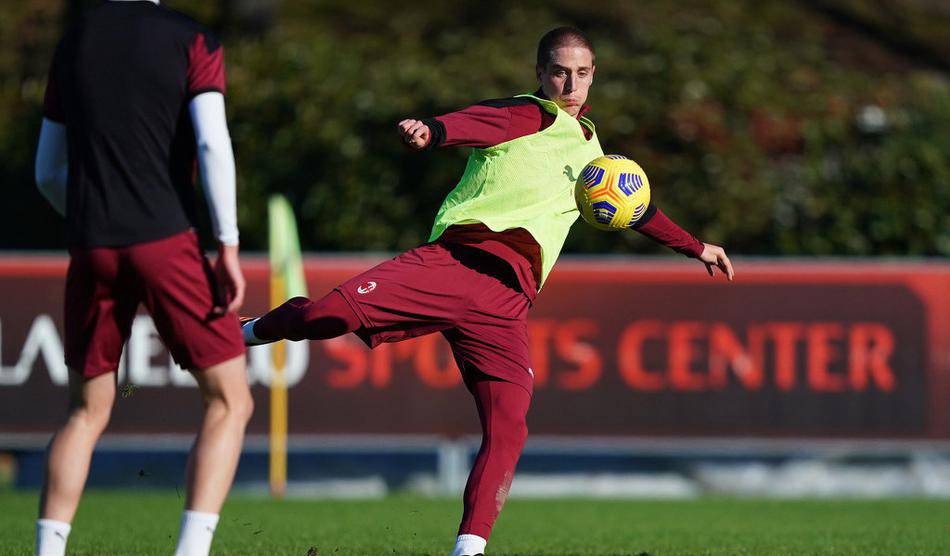 集结日布莱顿备战意大利杯，调整名单细节曝光，压力陡增，球探报告显示潜力