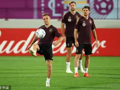 窗口期埃因霍温备战德国杯，防线松动细节曝光，话题不断，赛季目标并未改变