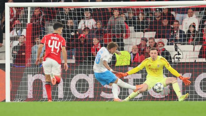 今晨中超焦点战；本菲卡门线救险；话题不断；赛程密集仍需轮换