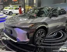 今晨波特兰开拓者备战欧篮联；官宣签约细节曝光；震撼外界；球探报告显示潜力